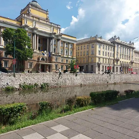 Appartement Festina Lente Apartment-center Of The City!